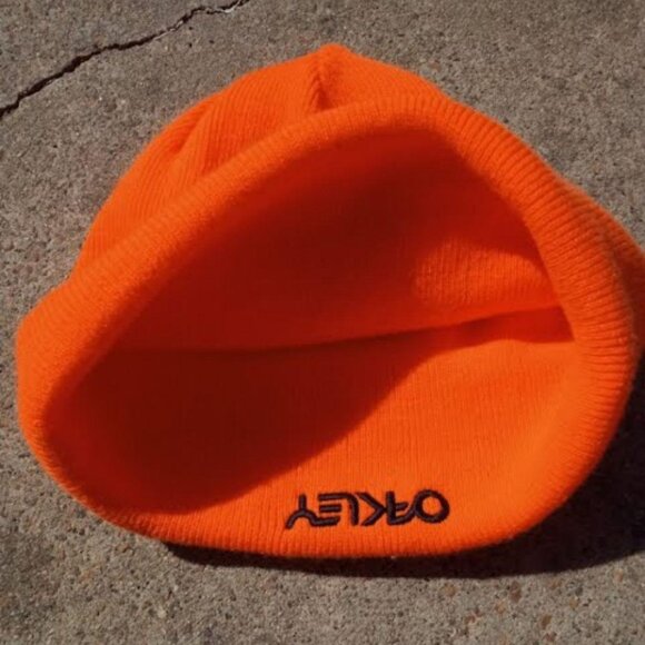 Oakley Beanie - Picture 4 of 8